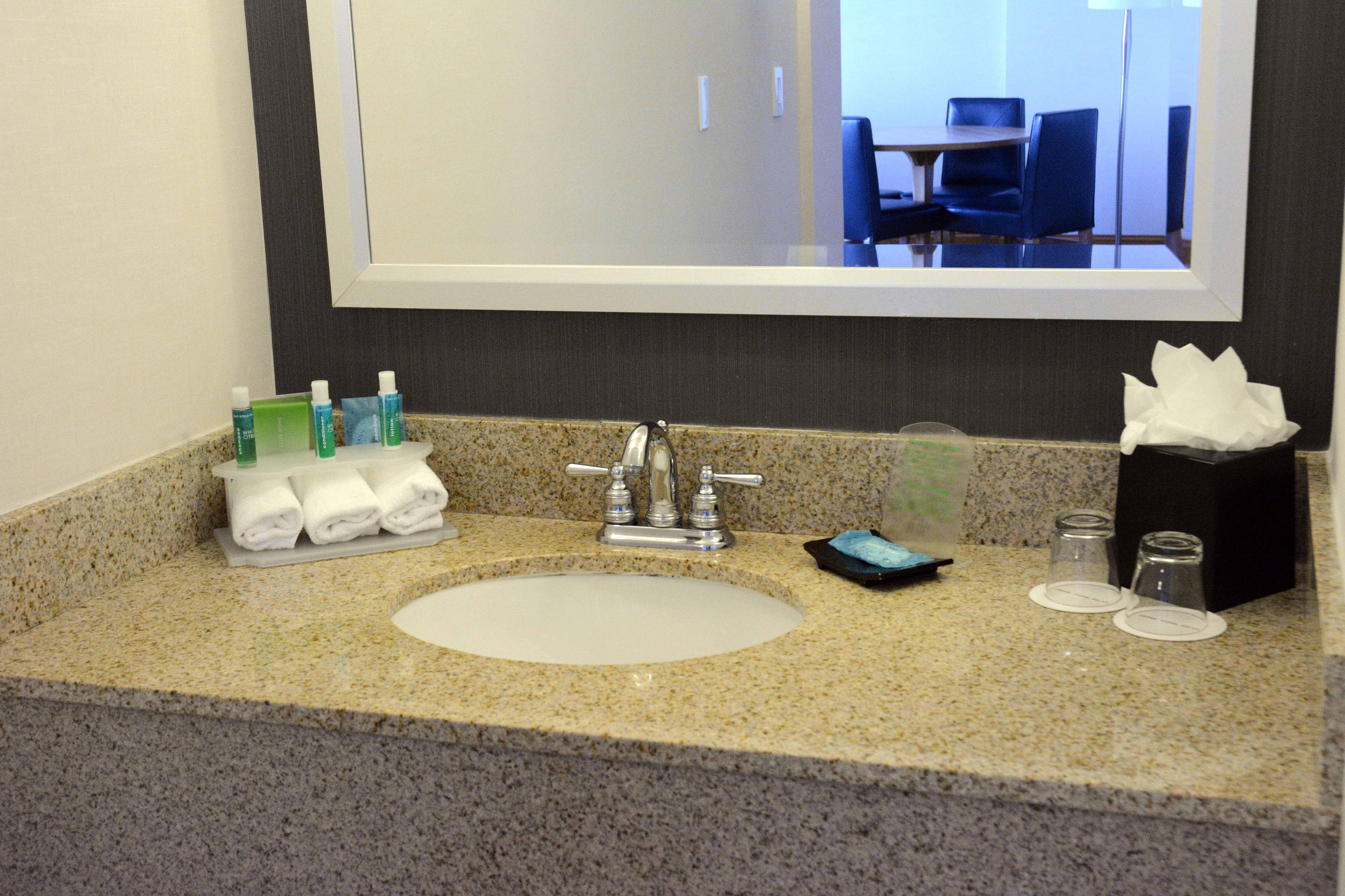 Holiday Inn Express Stamford, An Ihg Hotel מראה חיצוני תמונה