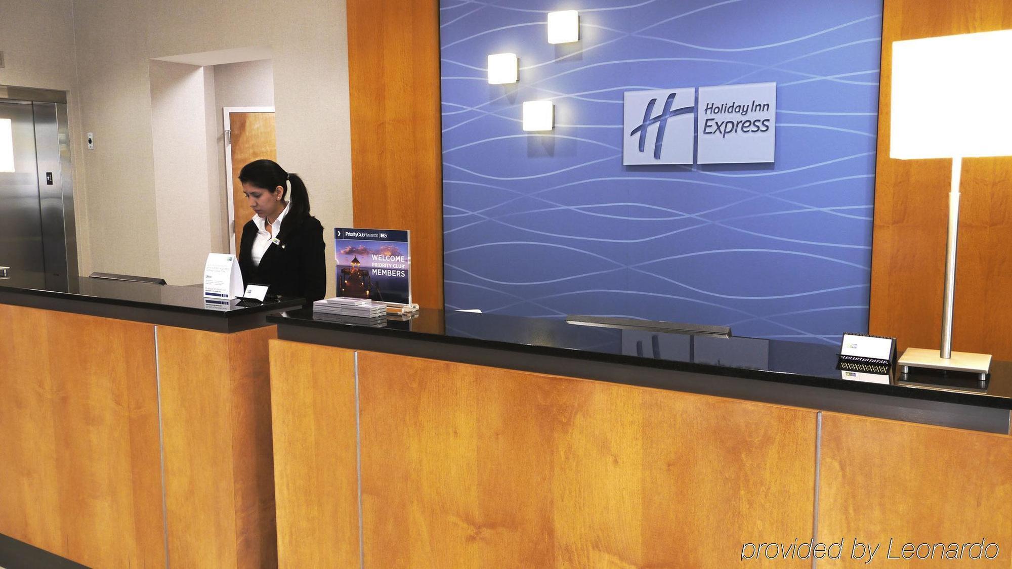 Holiday Inn Express Stamford, An Ihg Hotel מראה פנימי תמונה