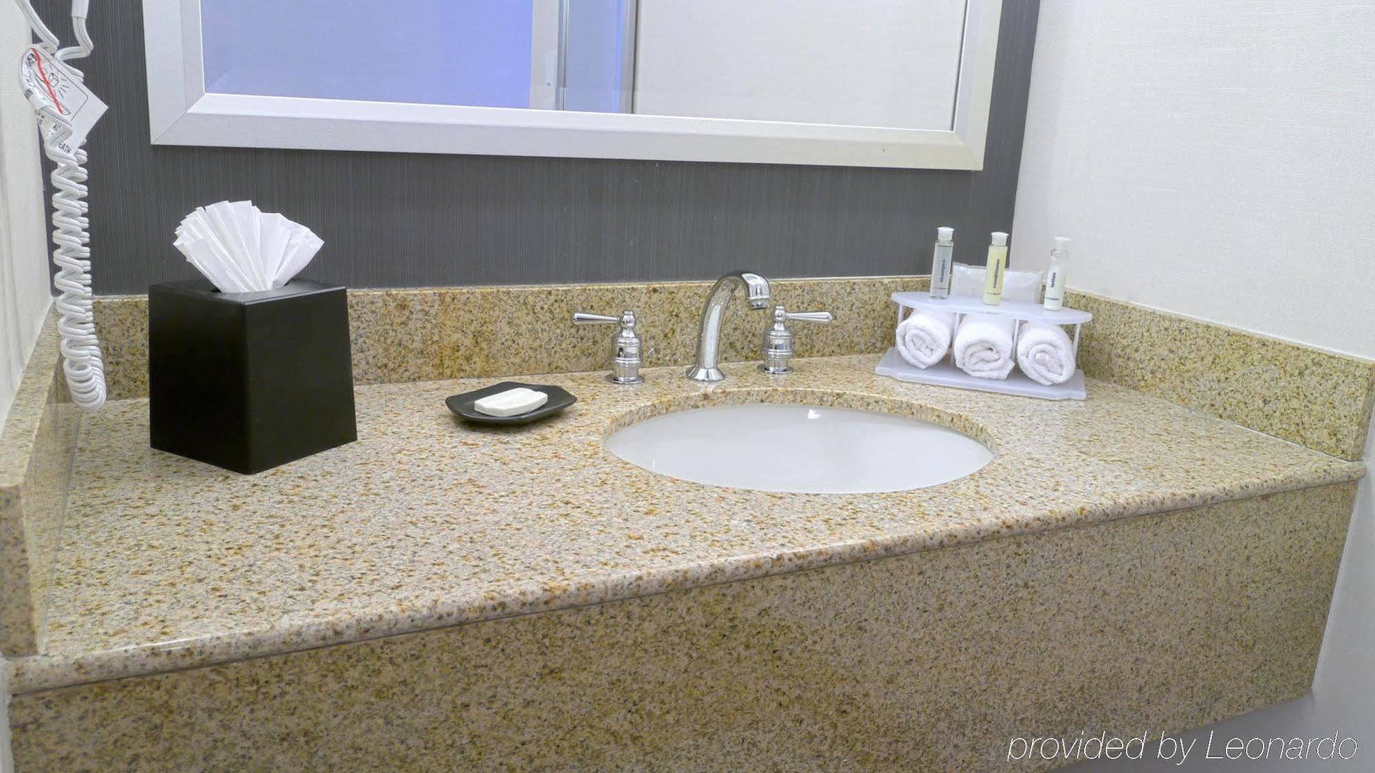 Holiday Inn Express Stamford, An Ihg Hotel חדר תמונה